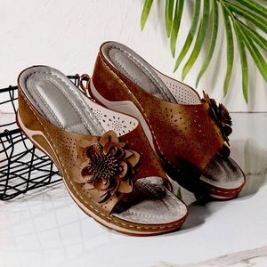 No brand Casual Floral Slipper for women anti slip .